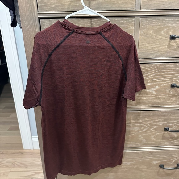 RHÔNE - Vapor Training Short Sleeve Tee Men’s Medium Burgandy - Picture 3 of 3